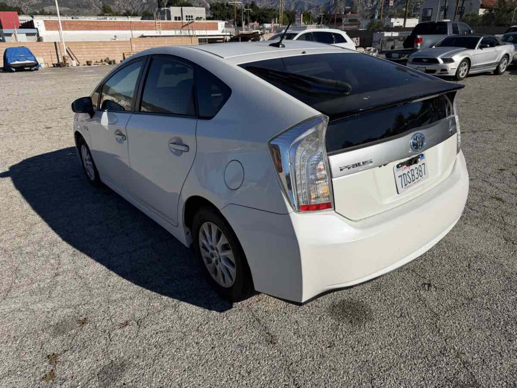 2014 Toyota Prius Image 4