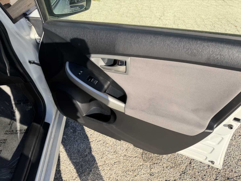 2014 Toyota Prius Image 11