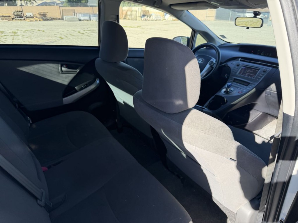 2014 Toyota Prius Image 12