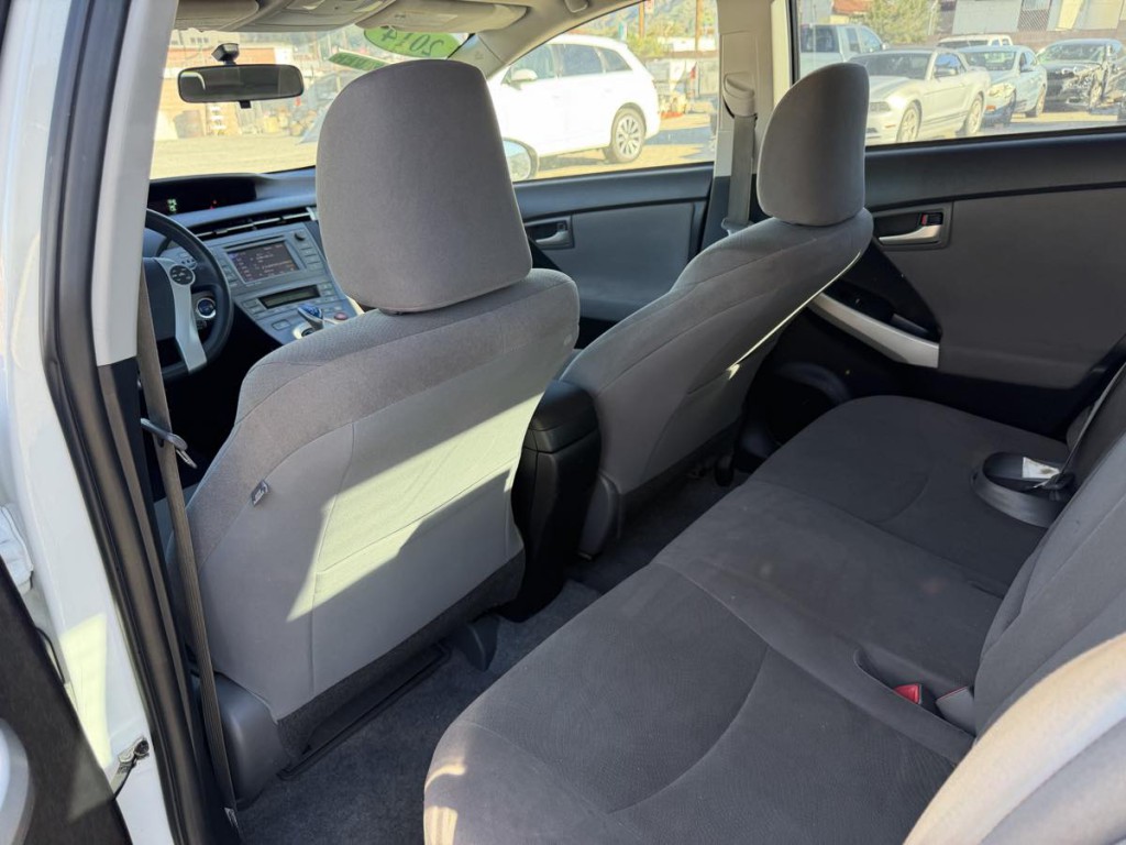 2014 Toyota Prius Image 16