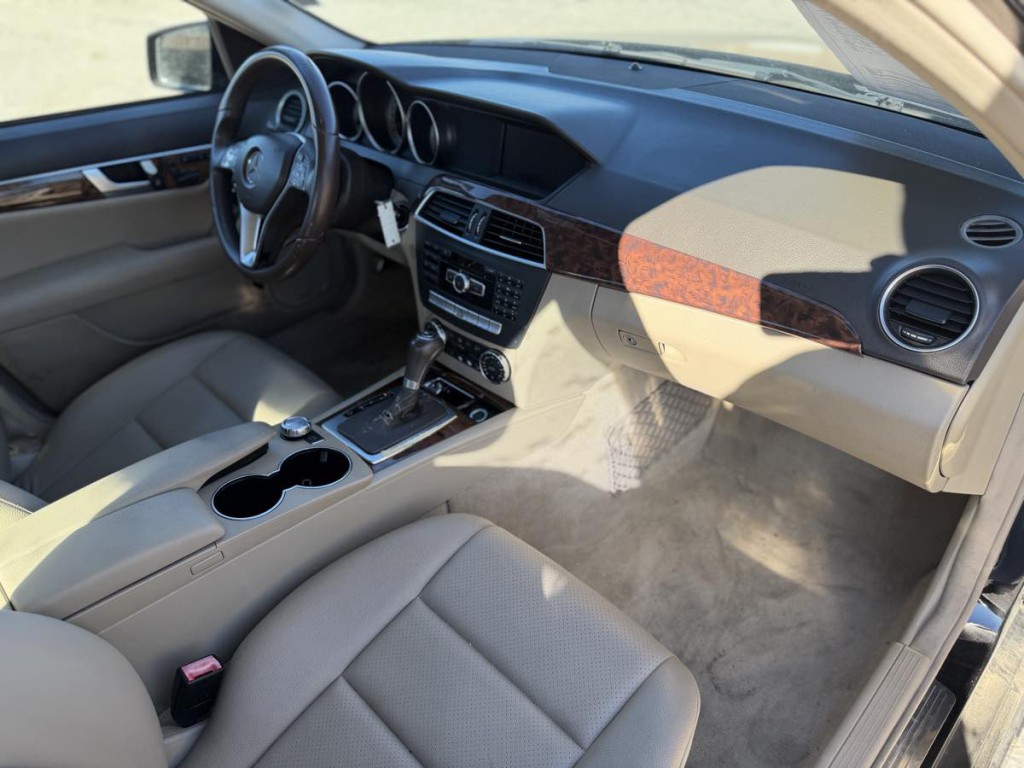 2012 Mercedes-Benz C-Class Image 12