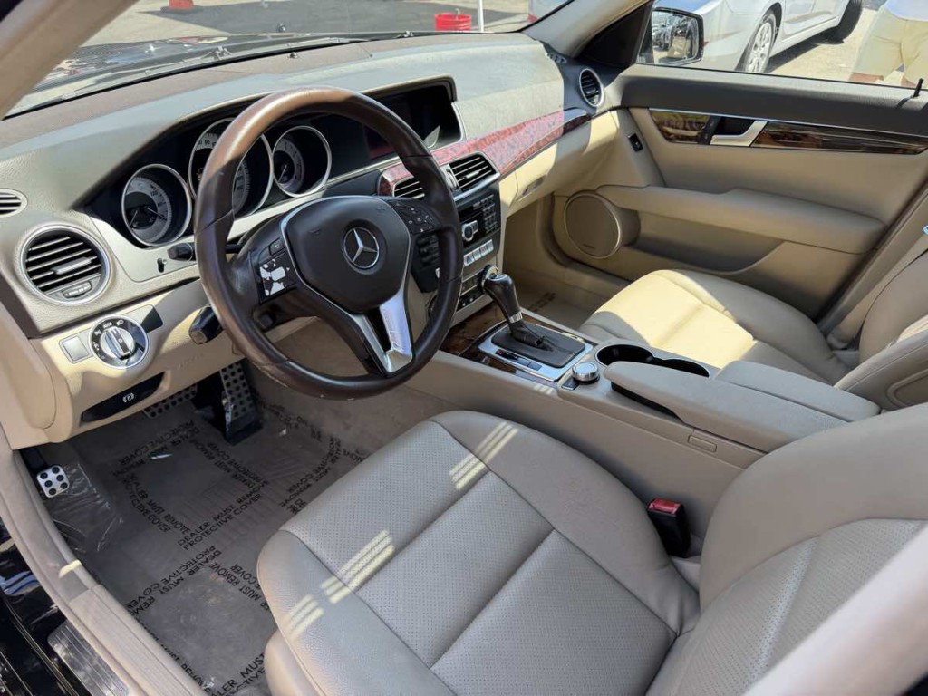 2012 Mercedes-Benz C-Class Image 7