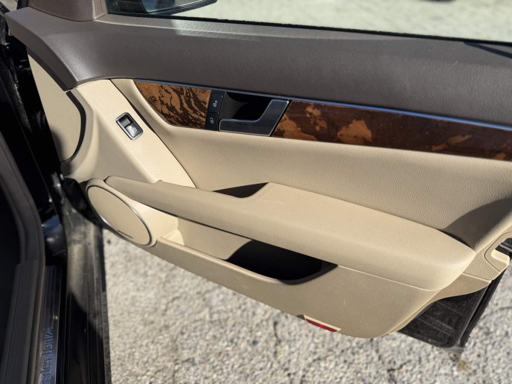 2012 Mercedes-Benz C-Class Image 11