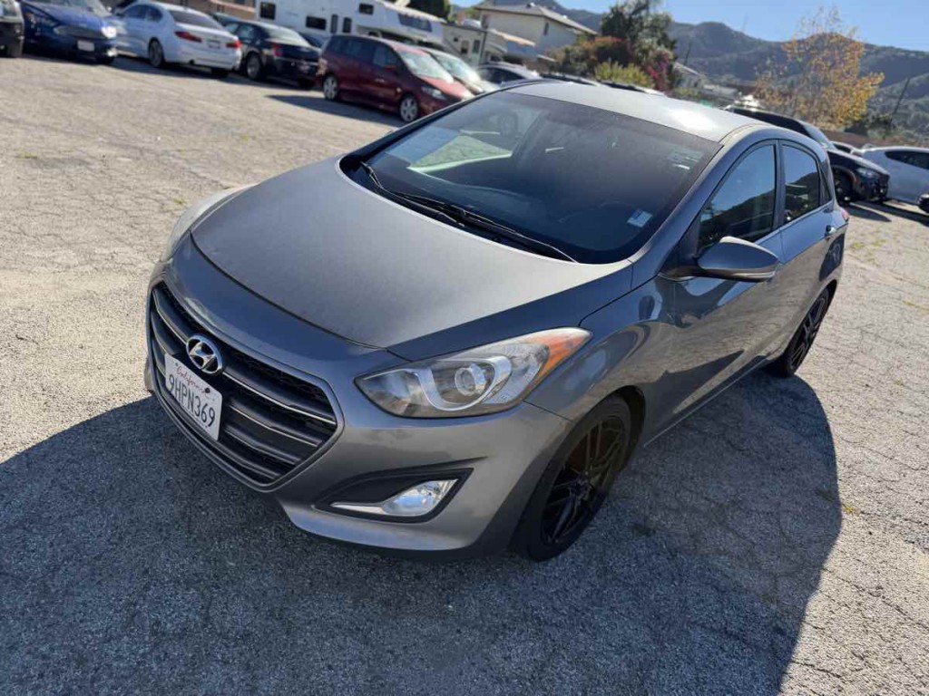 2016 Hyundai Elantra Image 3