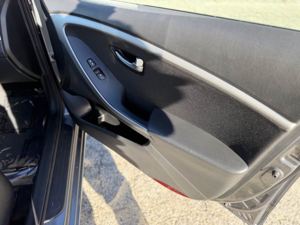 2016 Hyundai Elantra Image 10