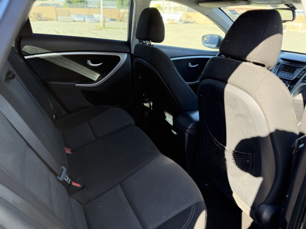 2016 Hyundai Elantra Image 12