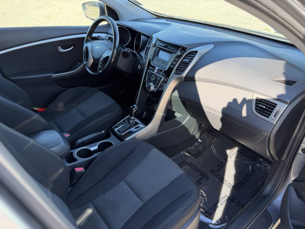 2016 Hyundai Elantra Image 13