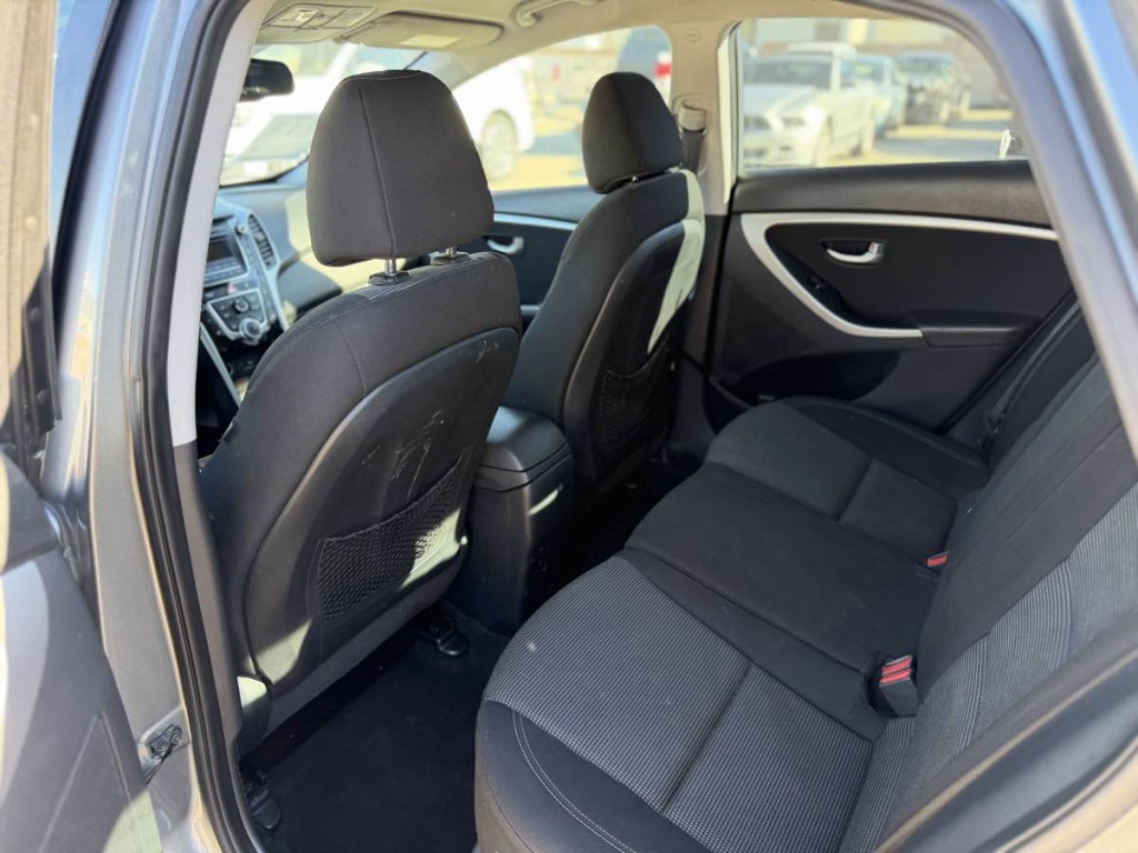 2016 Hyundai Elantra Image 14