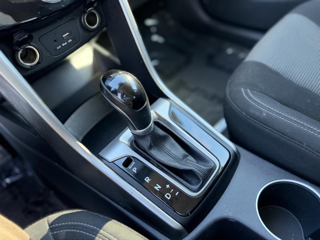 2016 Hyundai Elantra Image 17