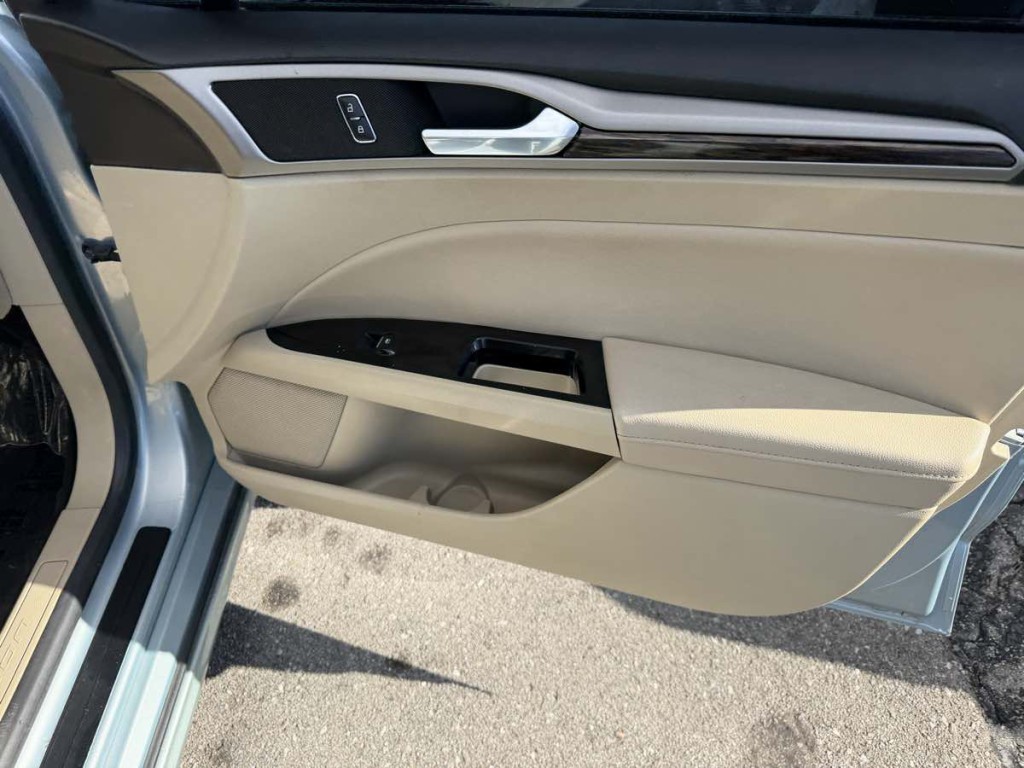 2014 Ford Fusion Image 23