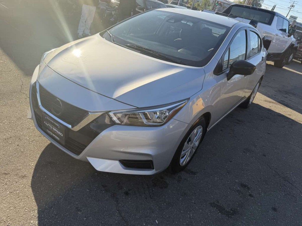 2021 Nissan Versa Image 2