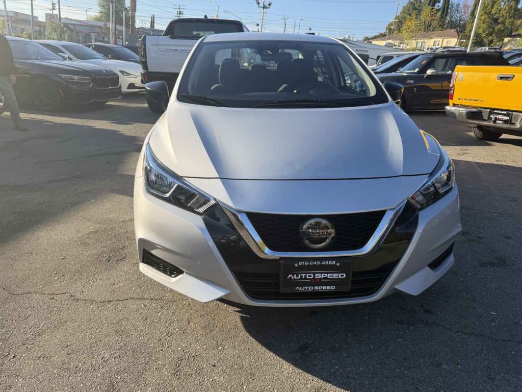 2021 Nissan Versa Image 3