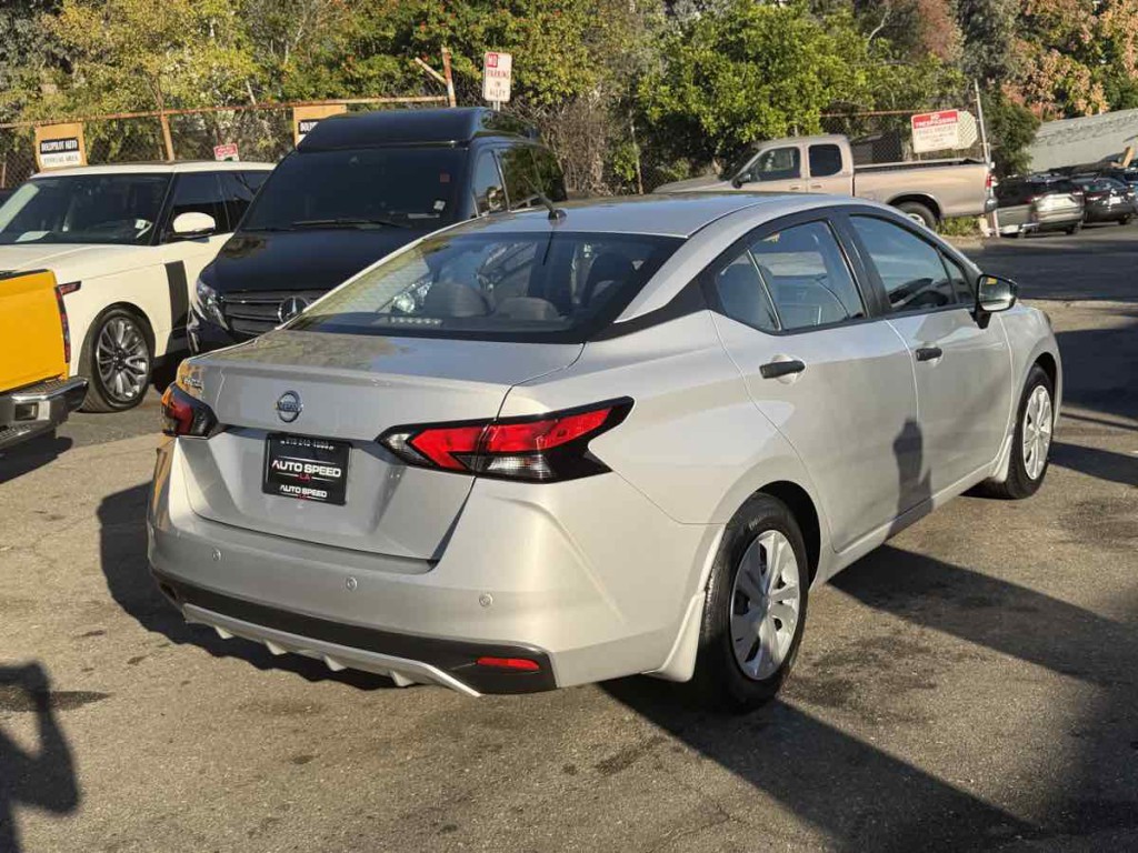2021 Nissan Versa Image 6