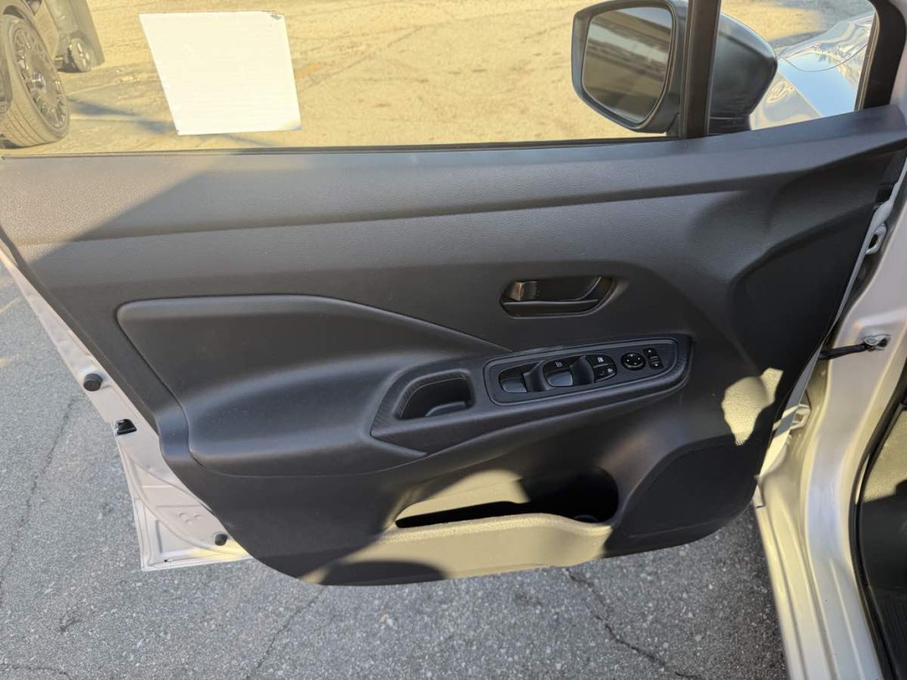 2021 Nissan Versa Image 7