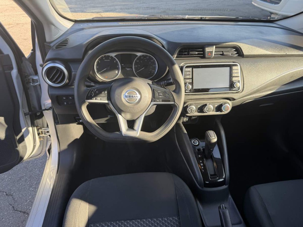 2021 Nissan Versa Image 9