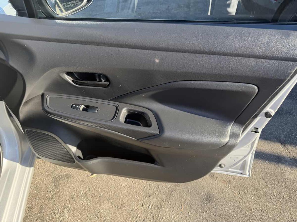 2021 Nissan Versa Image 11