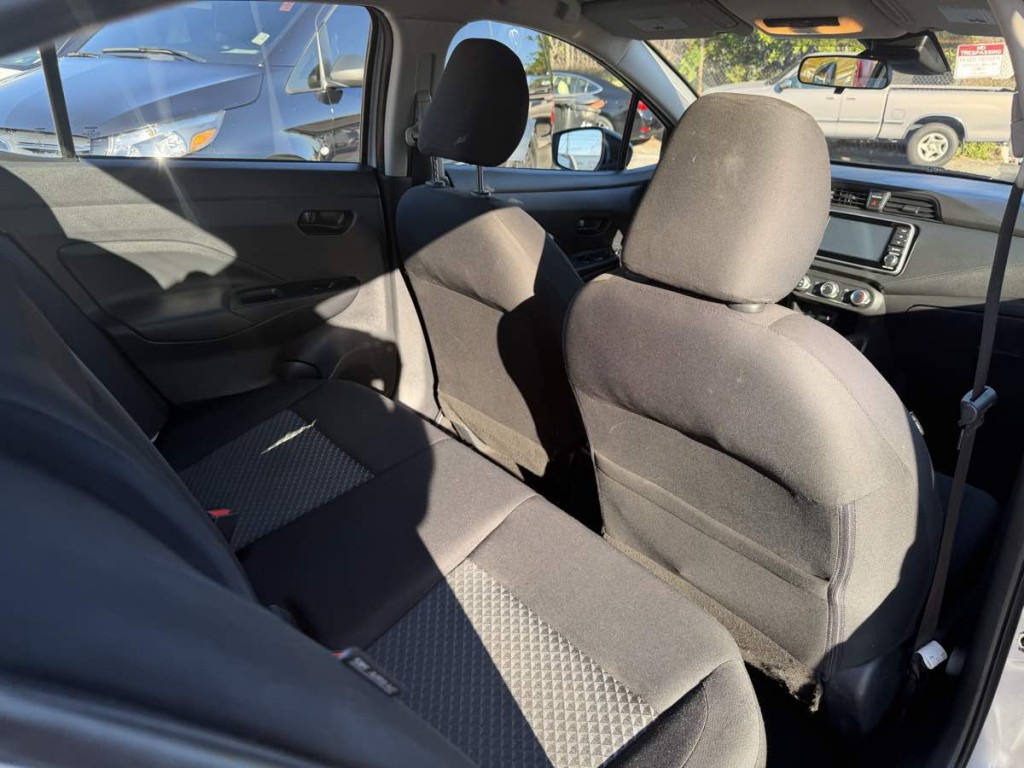 2021 Nissan Versa Image 12