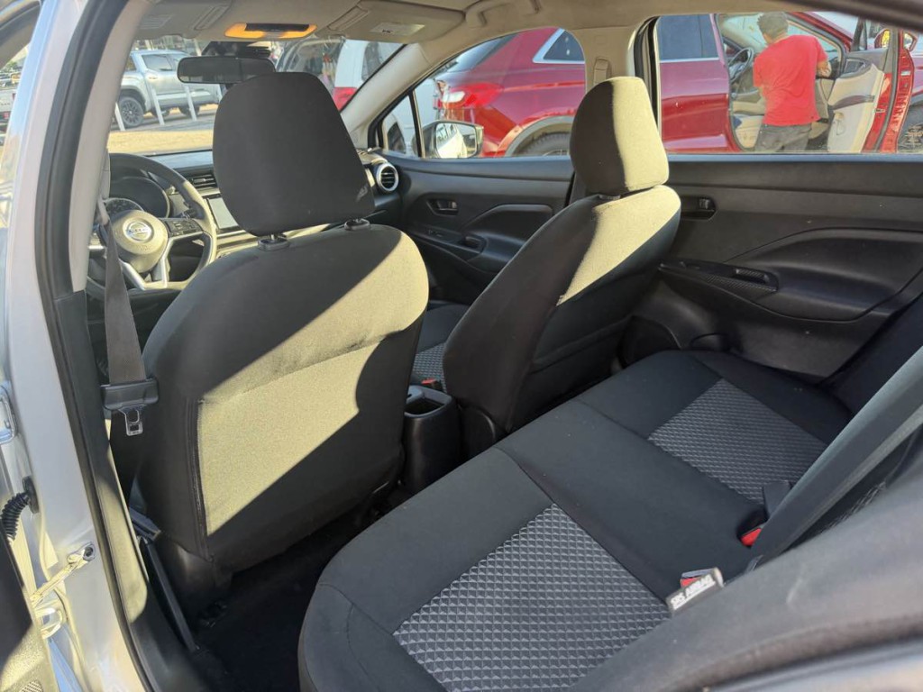 2021 Nissan Versa Image 13