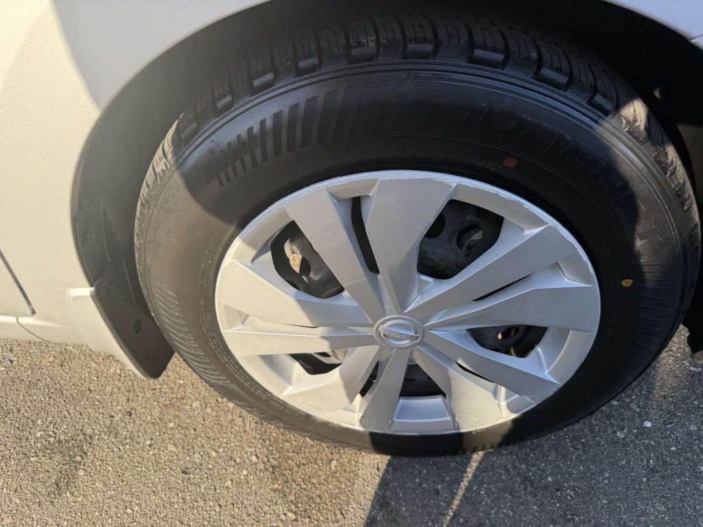 2021 Nissan Versa Image 14