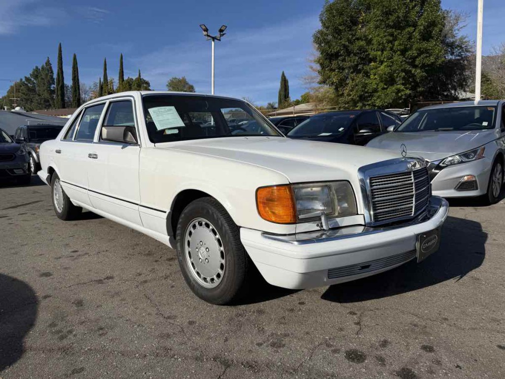 1991 Mercedes-Benz 560-Class Image 1