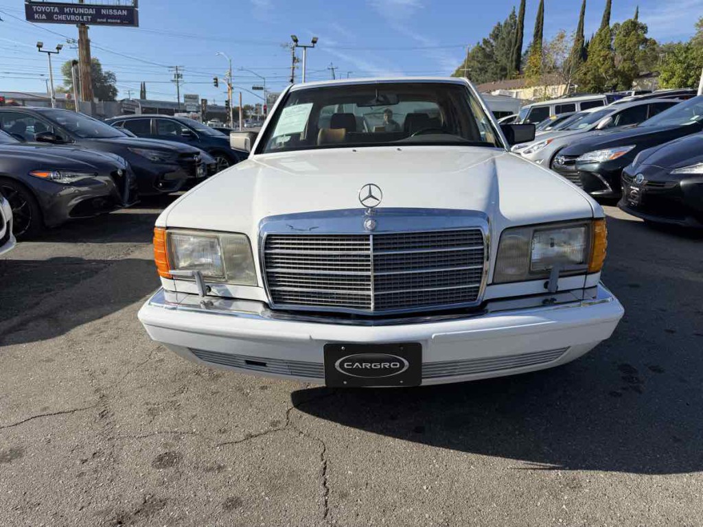 1991 Mercedes-Benz 560-Class Image 2