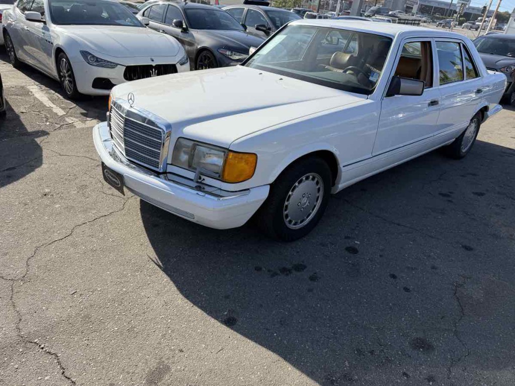 1991 Mercedes-Benz 560-Class Image 3