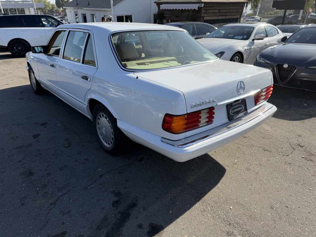 1991 Mercedes-Benz 560-Class Image 4