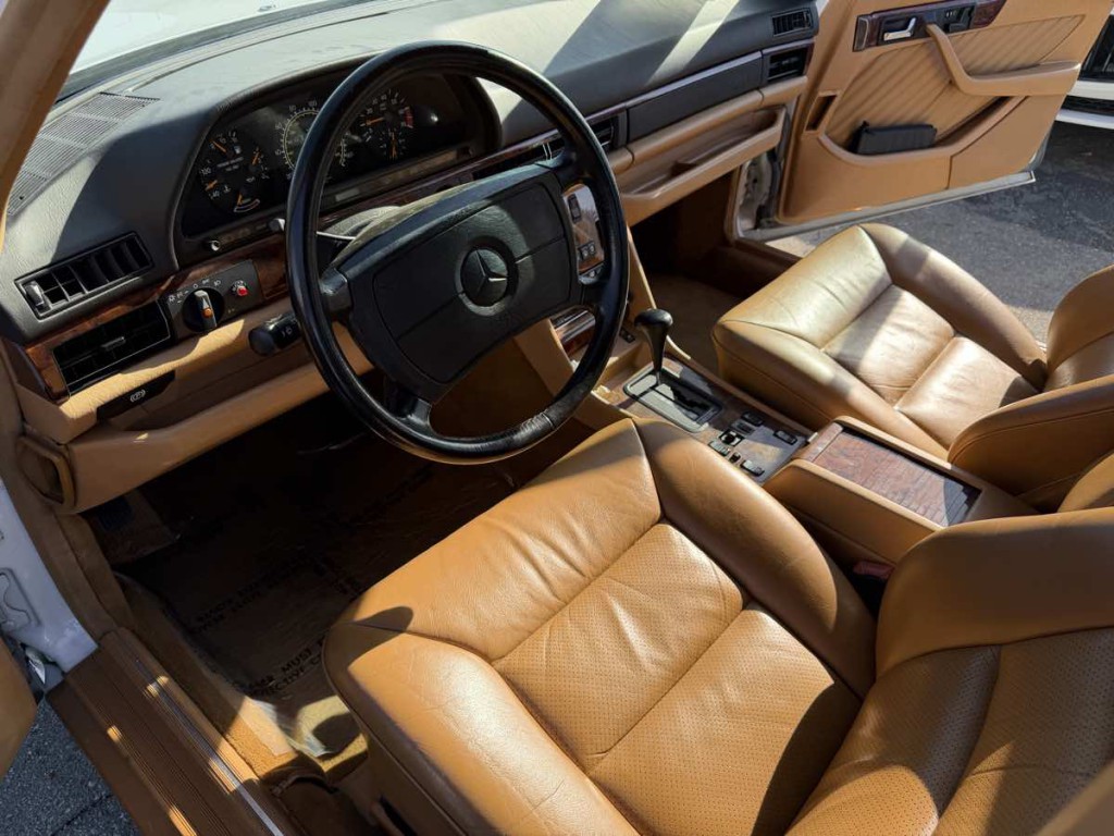 1991 Mercedes-Benz 560-Class Image 7