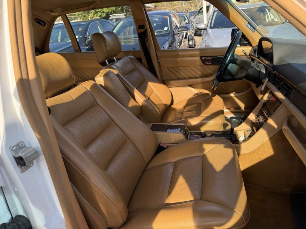1991 Mercedes-Benz 560-Class Image 9
