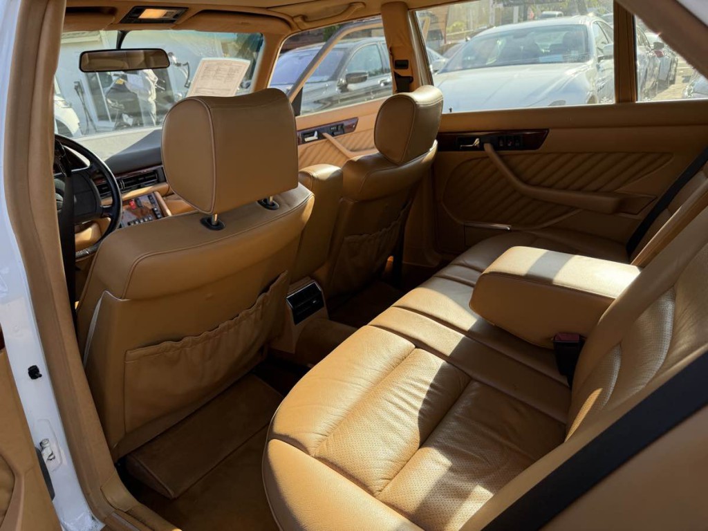 1991 Mercedes-Benz 560-Class Image 11