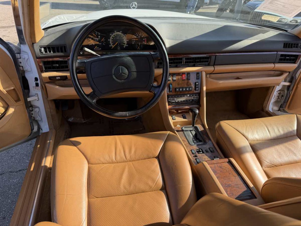 1991 Mercedes-Benz 560-Class Image 12
