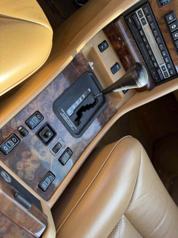 1991 Mercedes-Benz 560-Class Image 13