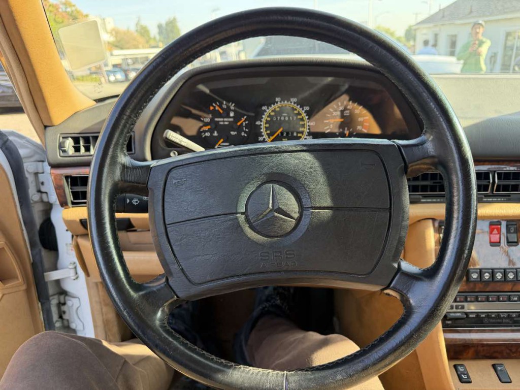 1991 Mercedes-Benz 560-Class Image 15