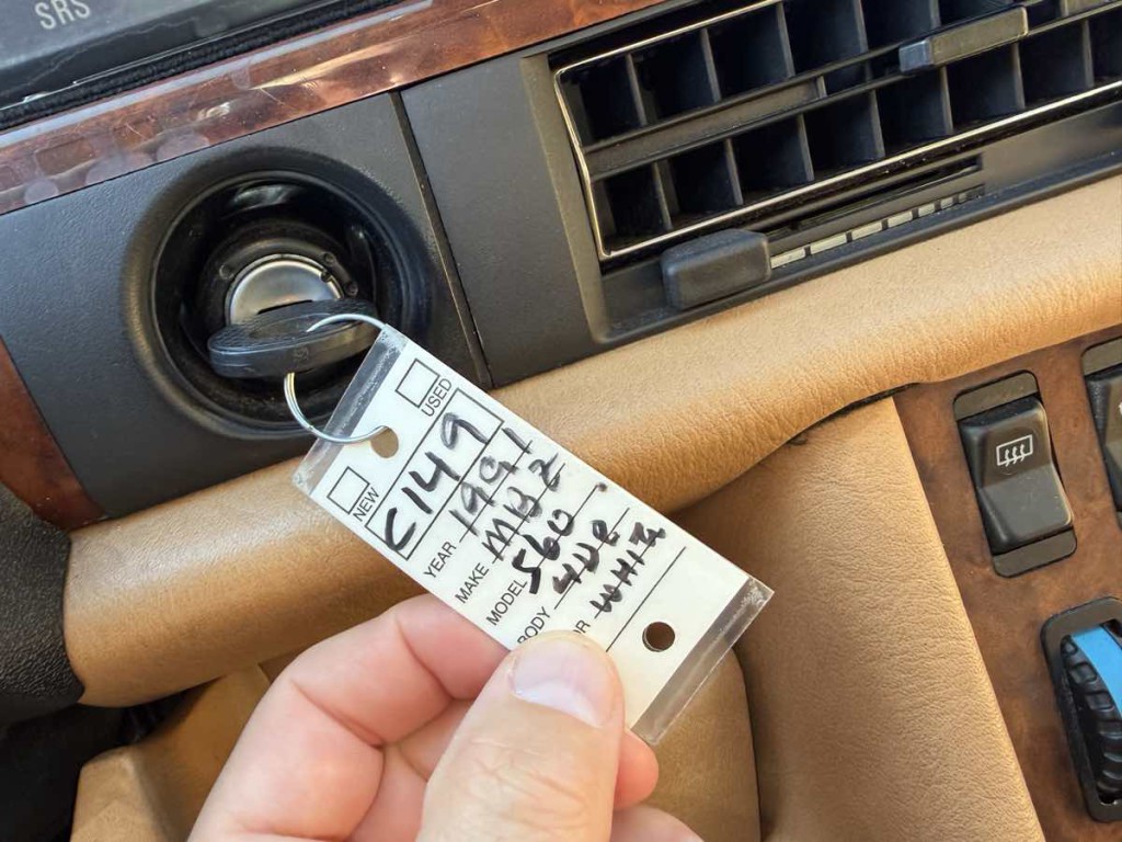 1991 Mercedes-Benz 560-Class Image 16