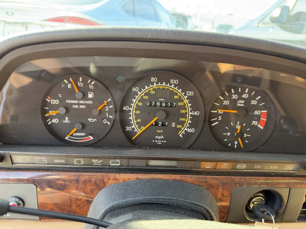 1991 Mercedes-Benz 560-Class Image 19