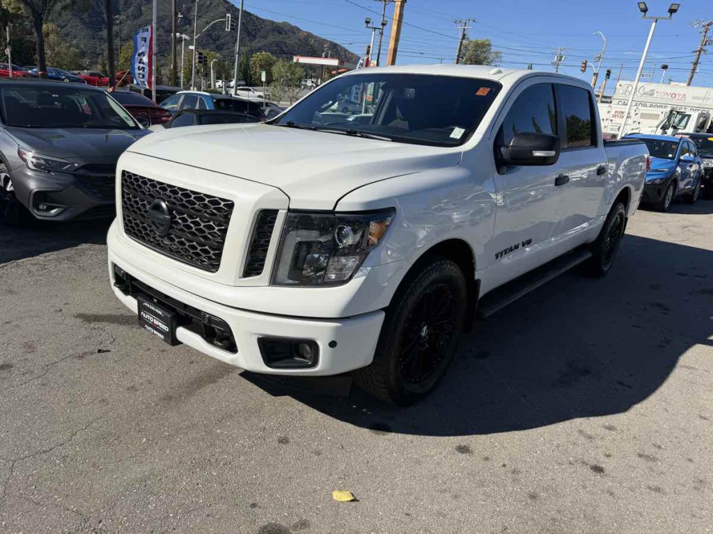 2018 Nissan Titan Image 2