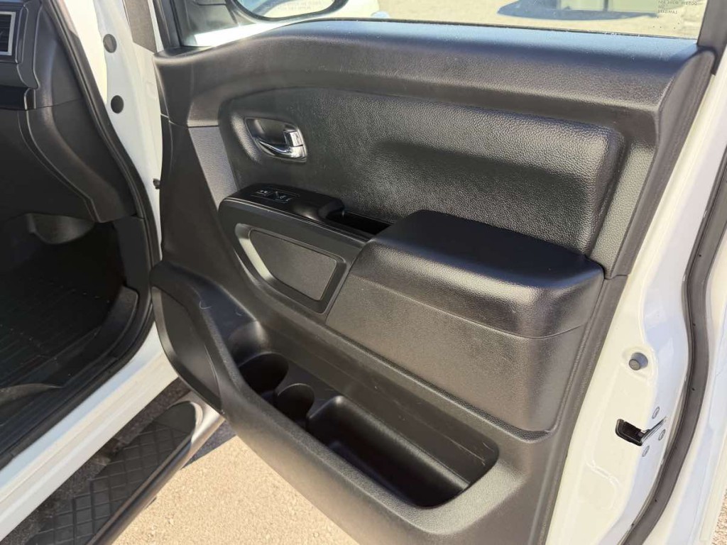 2018 Nissan Titan Image 14