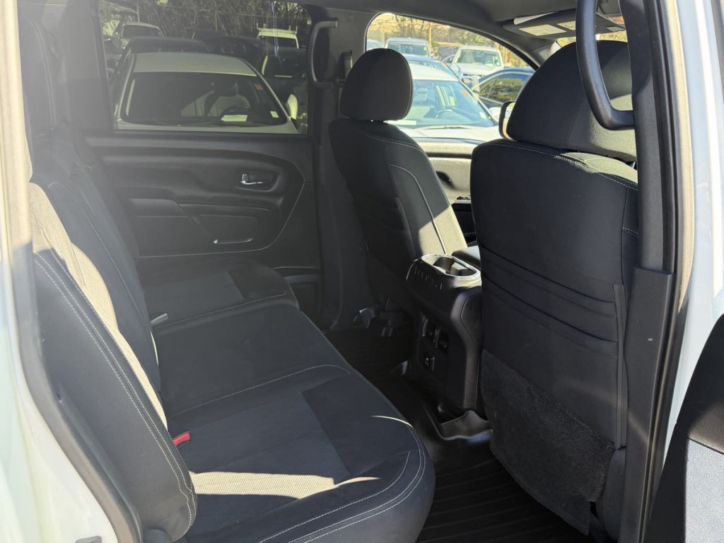 2018 Nissan Titan Image 15