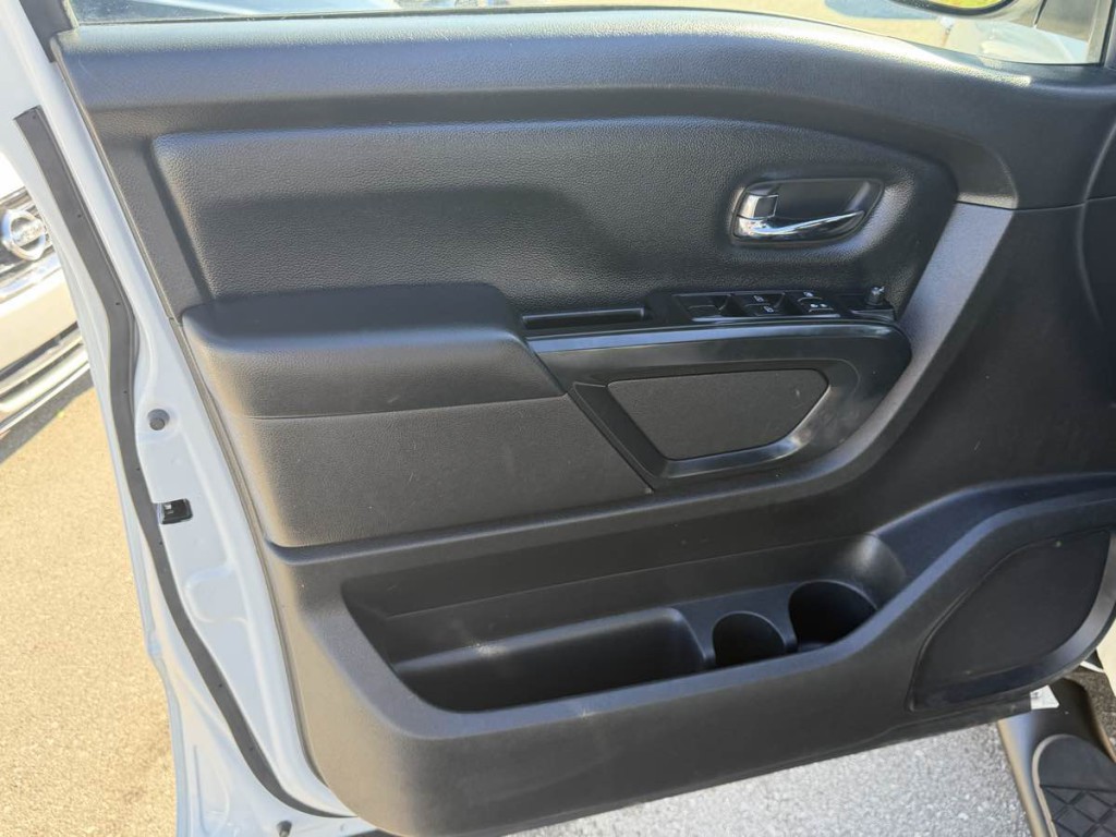 2018 Nissan Titan Image 19