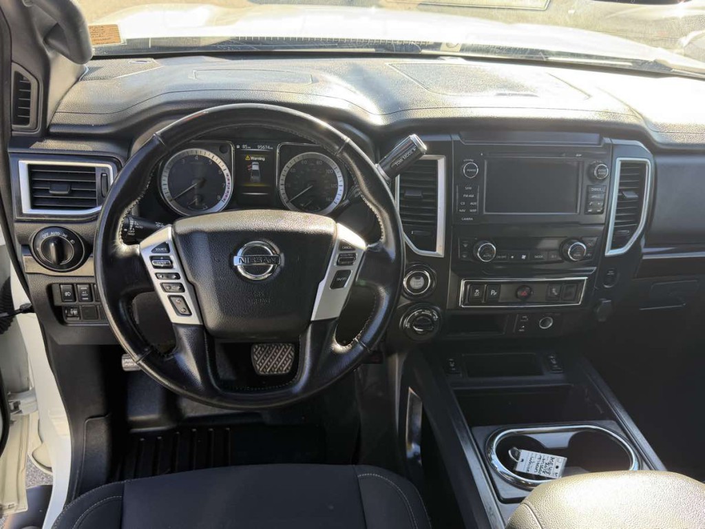 2018 Nissan Titan Image 21