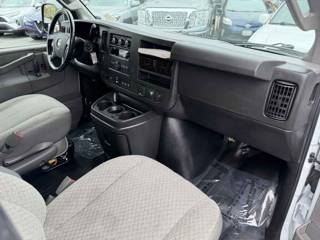 2020 Chevrolet Express Image 12
