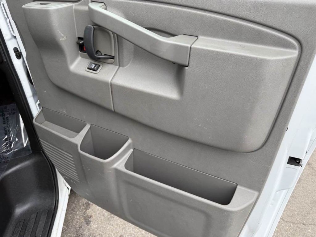 2020 Chevrolet Express Image 13