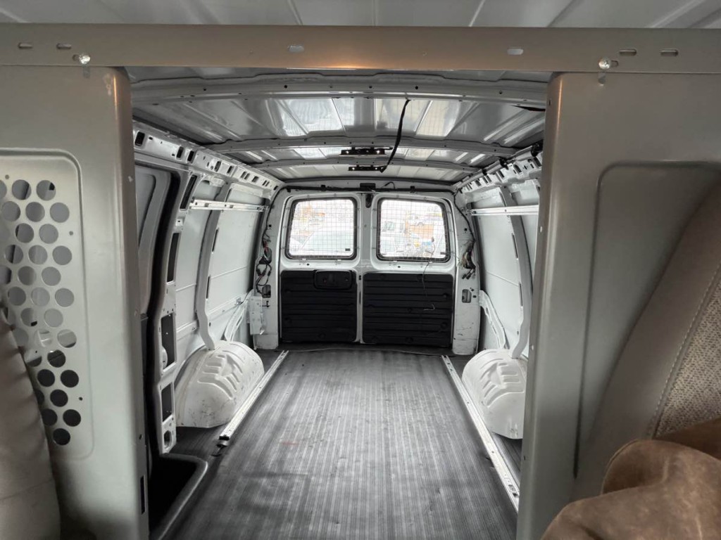 2020 Chevrolet Express Image 16