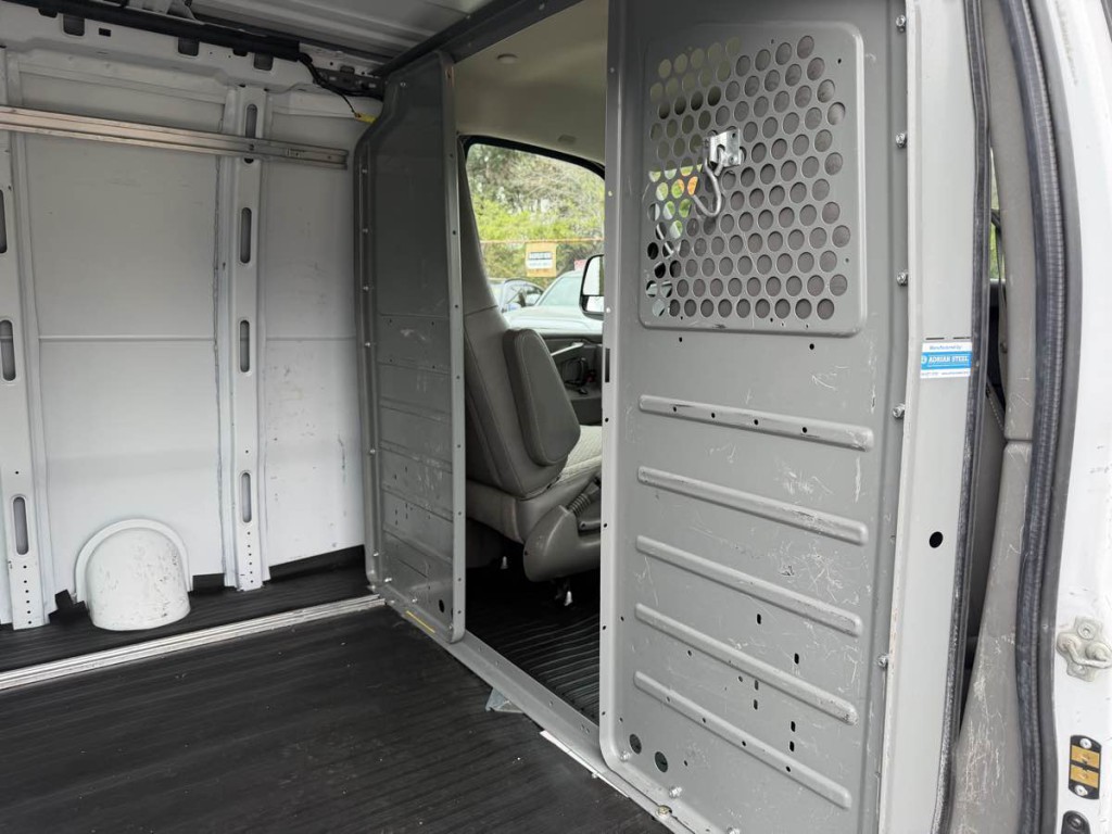 2020 Chevrolet Express Image 18