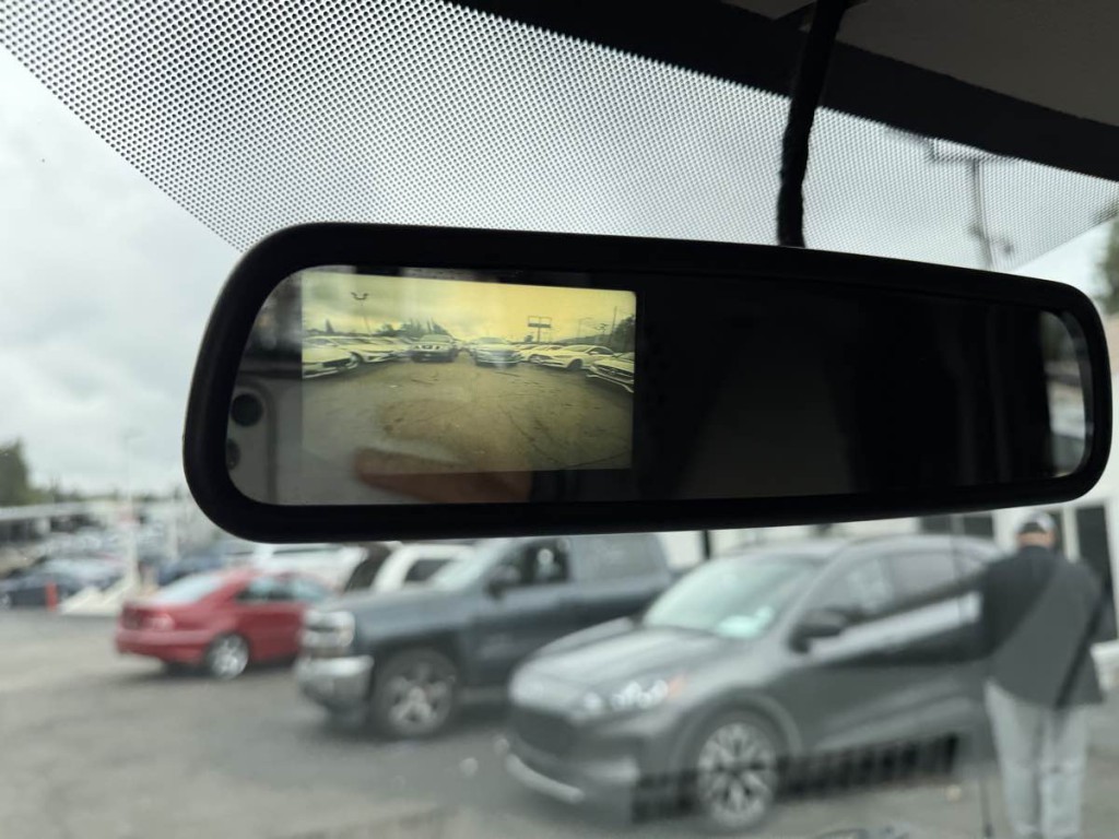 2020 Chevrolet Express Image 20