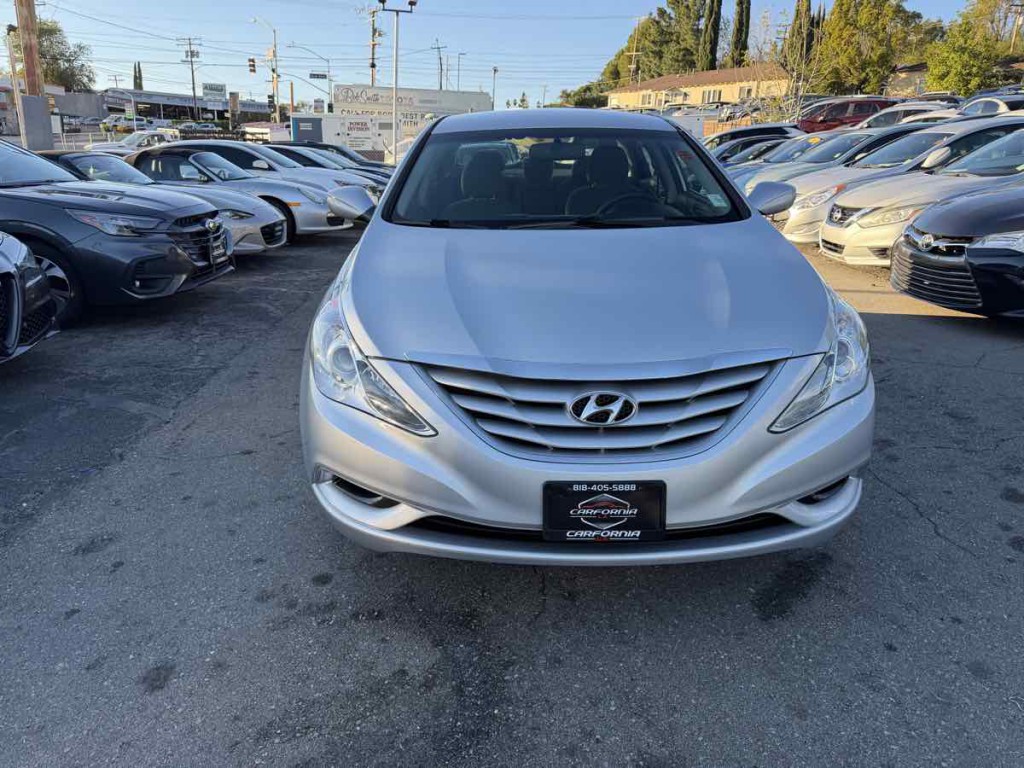 2011 Hyundai Sonata Image 2