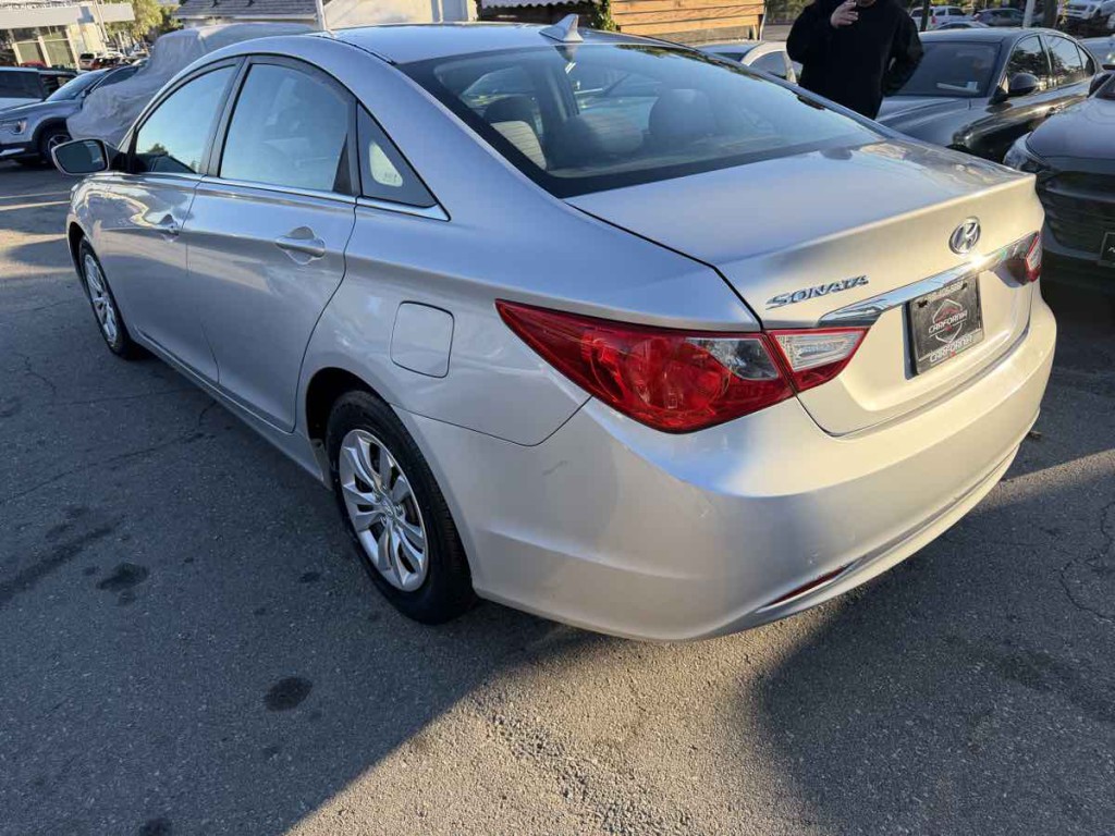 2011 Hyundai Sonata Image 6
