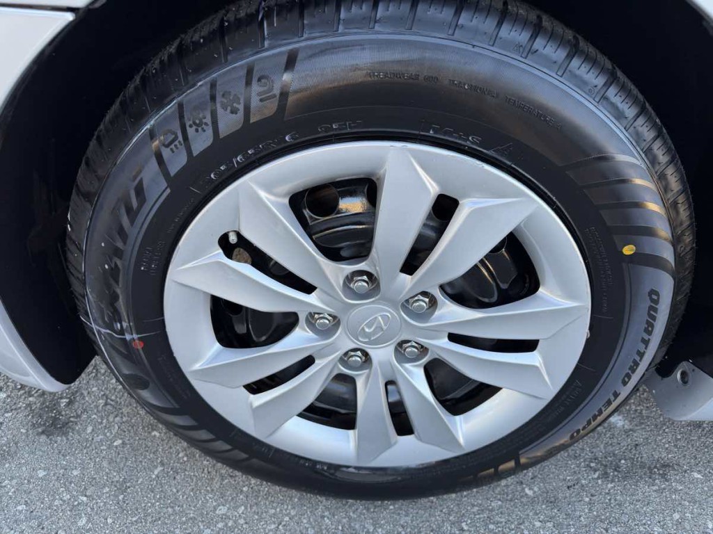 2011 Hyundai Sonata Image 7