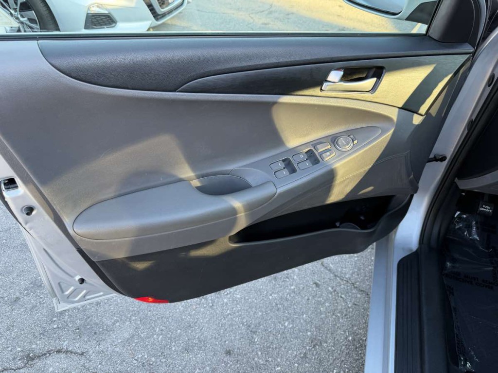 2011 Hyundai Sonata Image 8