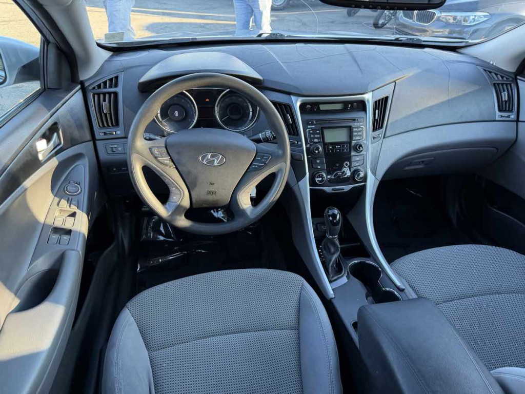 2011 Hyundai Sonata Image 12